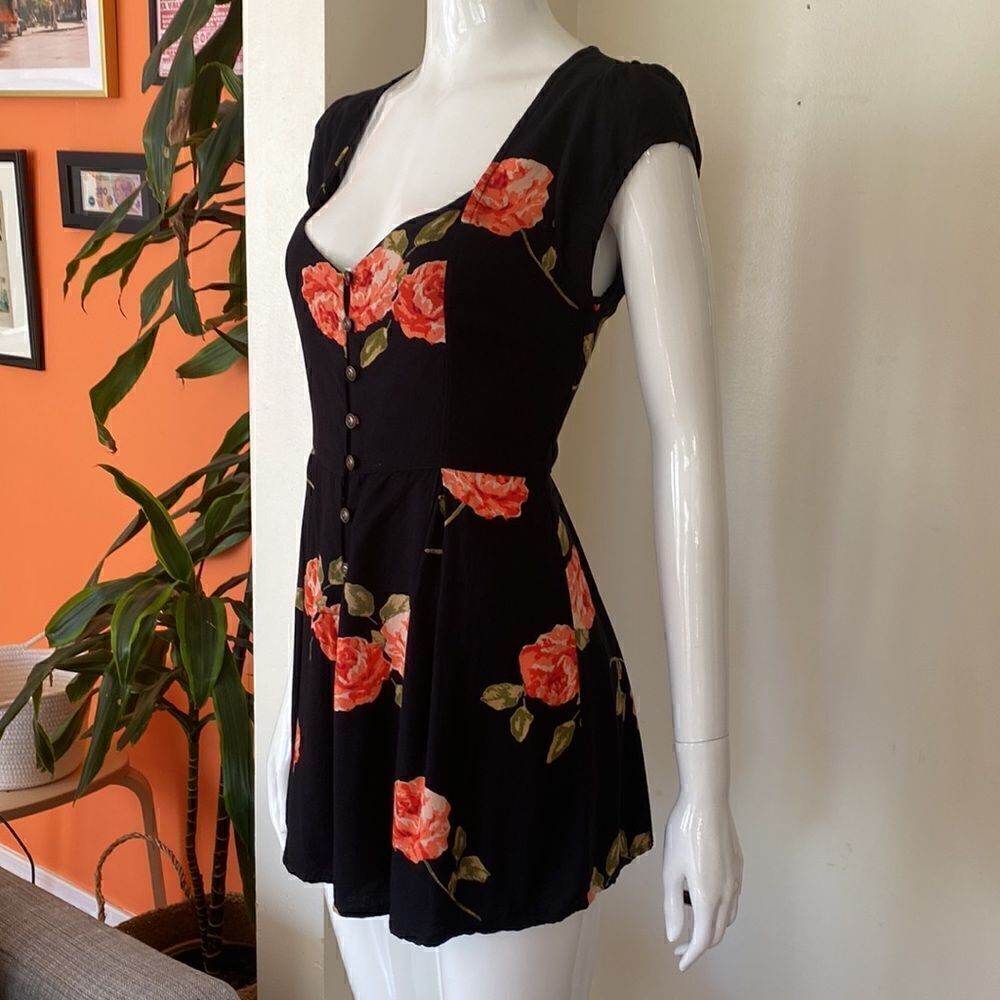 Urban Outfitters Kimchi Blue Black Rose Print Lace Up Romper Playsuit Size XS - Picture 6 of 14